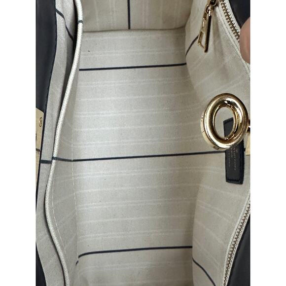 Louis Vuitton On My Side Tote Monogram Tufted Canvas PM 90326 - Picture 9 of 16